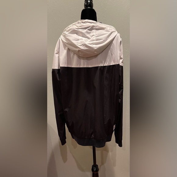Black and white Quicksilver rain jacket size large in great condition - Picture 2 of 6